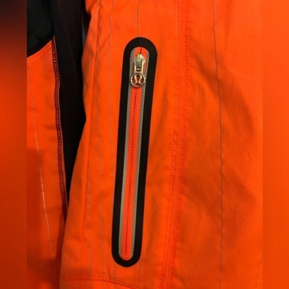 Lululemon Run: Get Up‎ And Glow Jacket *Reflective 4 light flare inkwell hooded - Picture 4 of 10